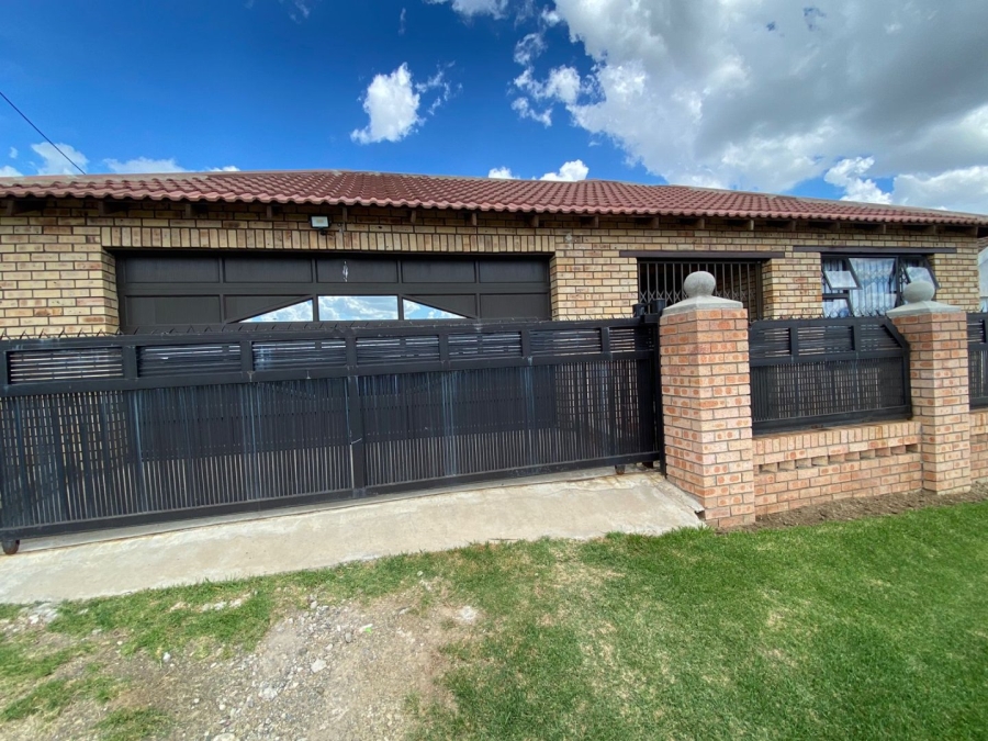 3 Bedroom Property for Sale in Selosesha Free State